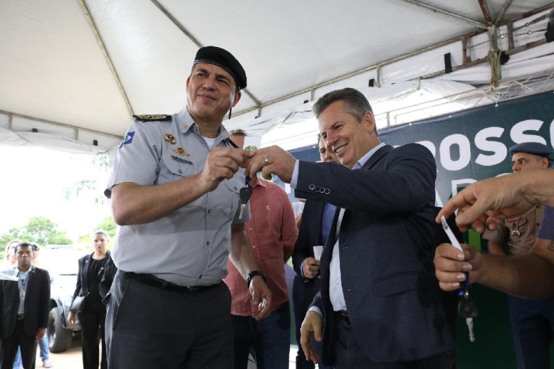 Governador Mauro Mendes entregue chaves da viatura para o comandante-geral da PMMT, coronel Mendes - Foto por: Marcos Vergueiro/Secom-MT