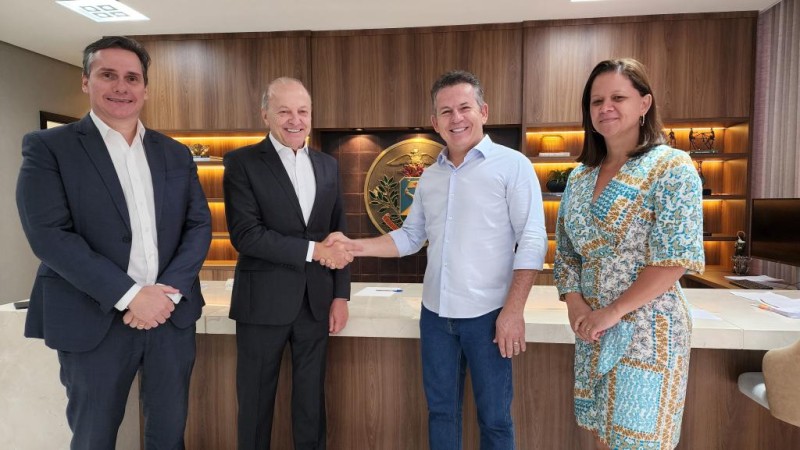 O governador Mauro Mendes e o vice Otaviano Pivetta, junto dos secretários Rogério Gallo (Fazenda) e Laice Souza (Comunicação)