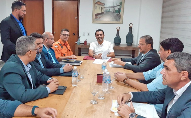 Wanderlei Barbosa assinou nesta terça-feira, 10, contrato de repasse com a Caixa Econômica Federal para construção da sede da 3ª Companhia/1º Batalhão de Bombeiros Militar de Paraíso do Tocantins - Foto: Esequias Araújo/Governo do Tocantins
