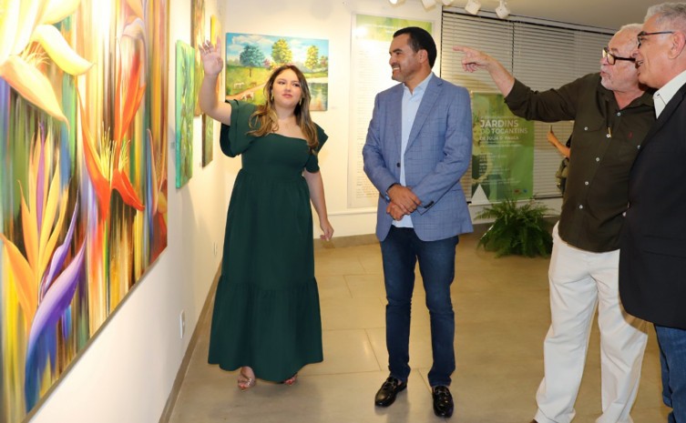 Governador Wanderlei Barbosa destacou a precocidade e a qualidade da artista tocantinense na Galeria da Fundação Cultural, em Palmas - Foto: Esequias Araújo/Governo do Tocantins