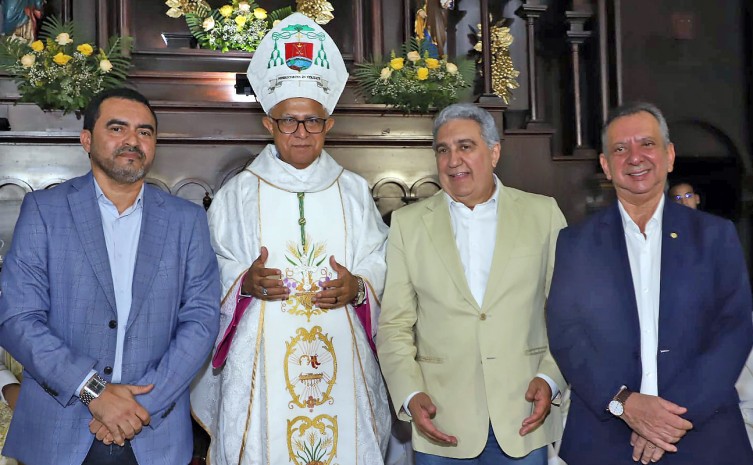 Governador Wanderlei Barbosa e vice-governador Laurez Moreira participaram da Missa Solene e Posse Canônica do novo bispo da Diocese de Porto Nacional, Dom José Moreira da Silva - Foto: Esequias Araujo/Governo do Tocantins