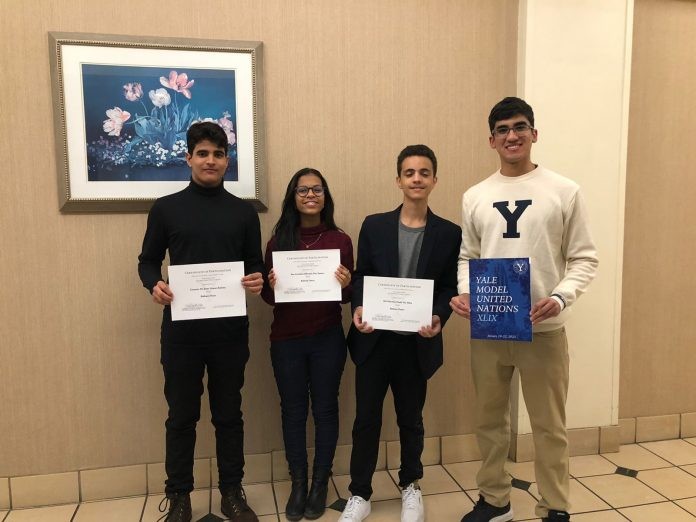 Da esquerda para a direita Gustavo Batista, Ana Caroline, Ted Silva, com o acompanhante Luiz Arthur. Foto: Divulgação/SEC
