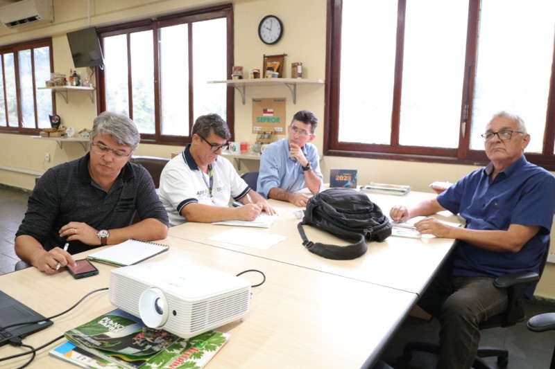 Técnicos da ADS e universidades públicas
