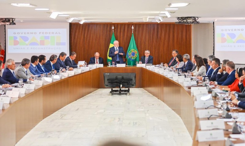 O governador Mauro Mendes e demais governadores participaram de reunião com o presidente Lula, em Brasília - Foto por: Ricardo Stuckert/PR