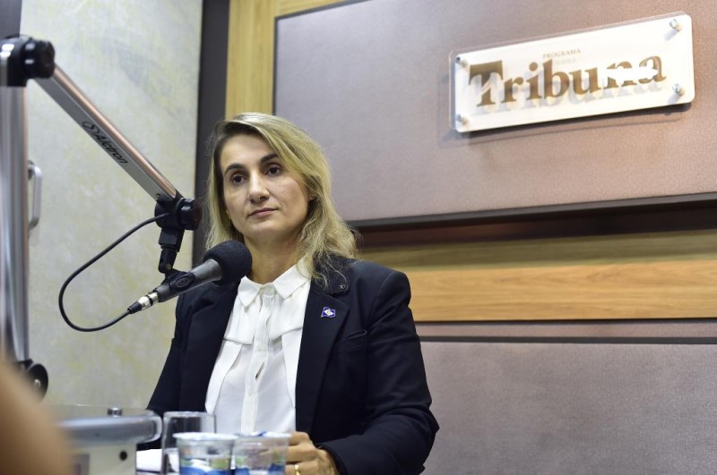 Entrevista da secretária interina da Setasc para a rádio Vila Real - Foto por: Josi Dias