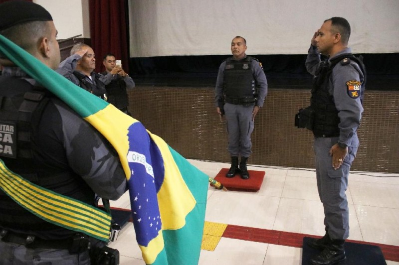 Tenente-coronel Jean (à direita) assumiu o comando do 1º Batalhão PM - Foto por: CCSMI-PMMT