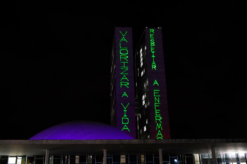 A cúpula do Senado ficou roxa para conscientizar a população quanto a doenças raras - Leopoldo Silva/Agência Senado