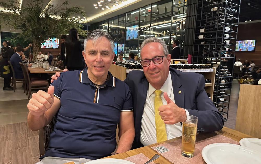 Na foto, o novo presidente da Alepe, deputado Álvaro Porto, e Fernando Vavá Moraes. Fotos: Assessoria de imprensa.