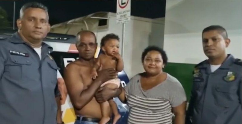 Criança foi salva após os policiais militares realizaram a manobra de Heimlich - Foto por: Reprodução/CR1