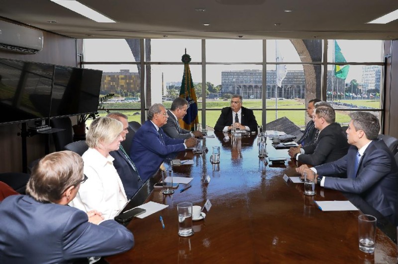 Governador Mauro Mendes em reunião com o ministro da Justiça, Flávio Dino - Foto por: Assessoria