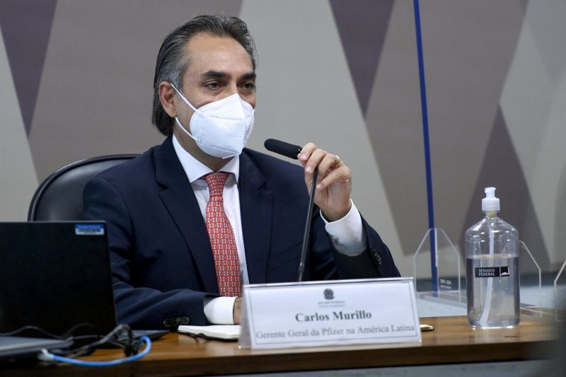 Na imagem, gerente da Pfizer Carlos Murillo - (Foto: Edilson Rodrigues/Agência Senado - 13.05.2021)