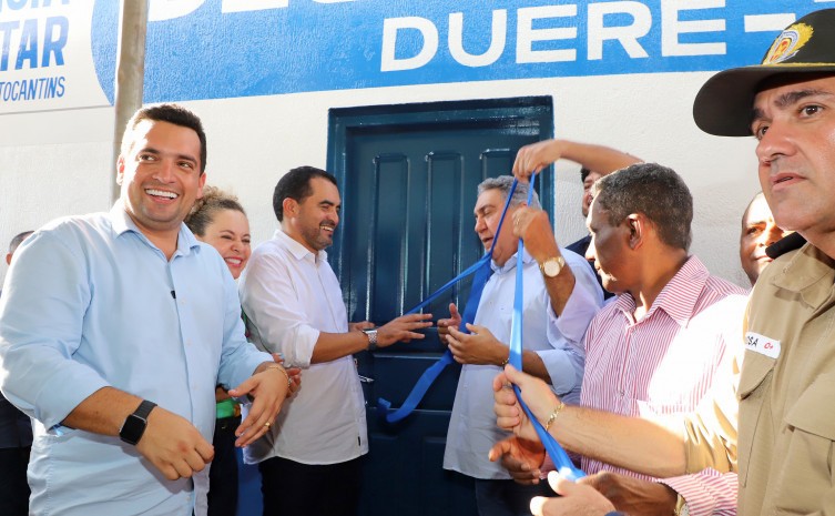 O governador Wanderlei Barbosa reativou o destacamento da Polícia Militar de Dueré e entregou equipamentos para o efetivo da cidade - Foto: Antonio Gonçalves/Governo do Tocantins