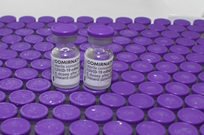Vacina da Pfizer está sendo aplicada somente nas capitais brasileiras - (Foto: Rogério Galasse/Futura Press/Estadão Conteúdo - 4.5.2021)