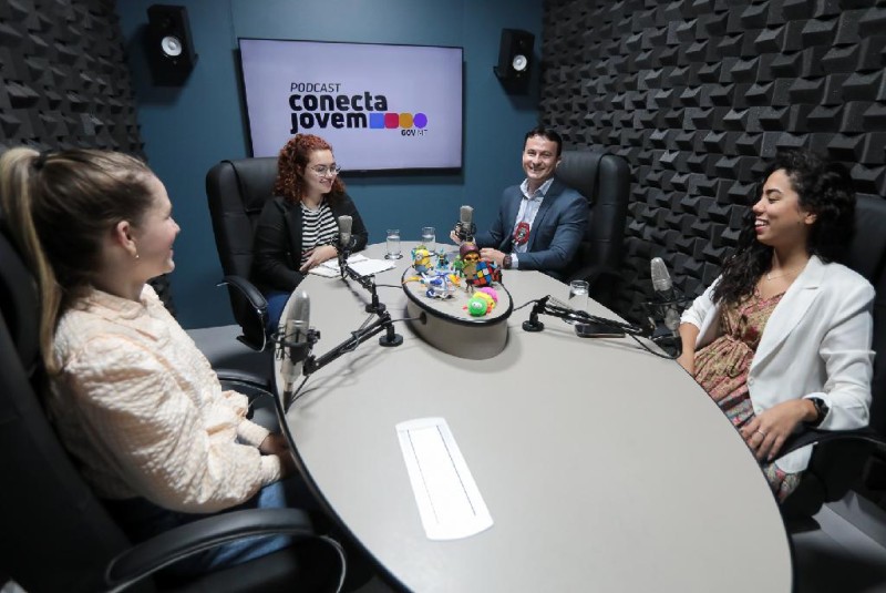 Gravação do podcast Conecta Jovem que abordou perigos do 