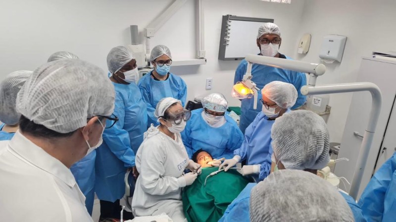 Foram capacitados 20 dentistas que atuam no SUS da baixada cuiabana - Foto por: SES-MT
