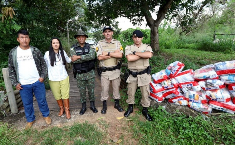 Governador Wanderlei Barbosa determinou a entrega de cestas básicas para indígenas da Aldeia Cachoeirinha, na Ilha do Bananal - Foto: Ademir dos Anjos/Governo do Tocantins