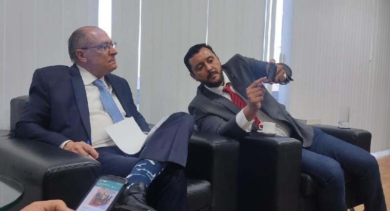 Vice-presidente Geraldo Alckmin e secretário professor Allan Kardec durante agenda em Brasília. - Foto por: Vinicius Brasilino – Seciteci/MT