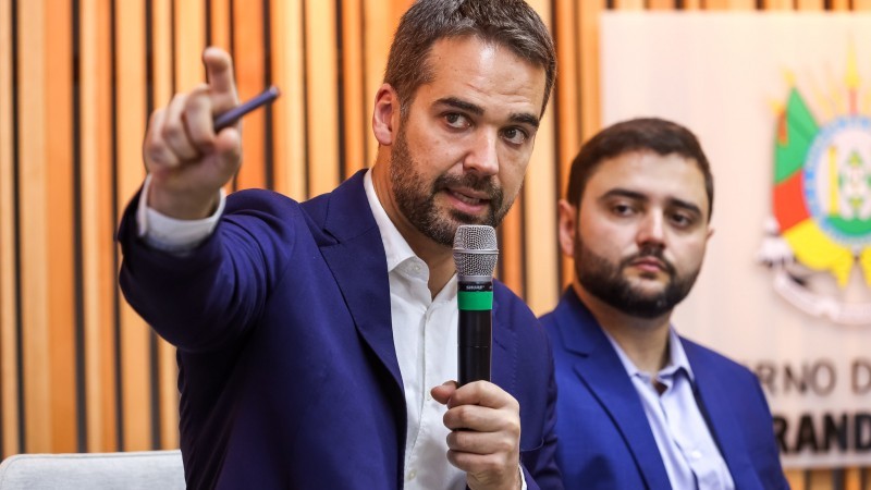 Leite disse que agora, ao se receber uma demanda, o Estado verificará também as outras necessidades da escola -Foto: Gustavo Mansur/Secom