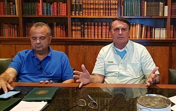 Ministro Rogério Marinho e o presidente Jair Bolsonaro, durante live - (Foto: Reprodução/Facebook)