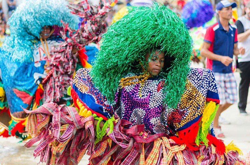 Caboclos de lança, personagens do maracatu rural, desfilam no Carnaval de Olinda em 2018 - Arquimedes Santos/Prefeitura de Olinda