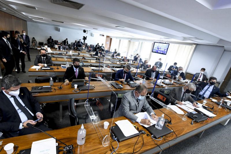 Da aposta em remédios sem eficácia à omissão na compra de vacinas: as falhas do governo na pandemia - (Foto: Edilson Rodrigues/Agência Senado - 13.05.2021)