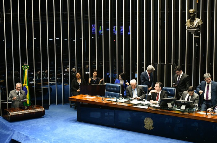 Renan Calheiros apresenta questão de ordem assinada por lideranças - Marcos Oliveira/Agência Senado