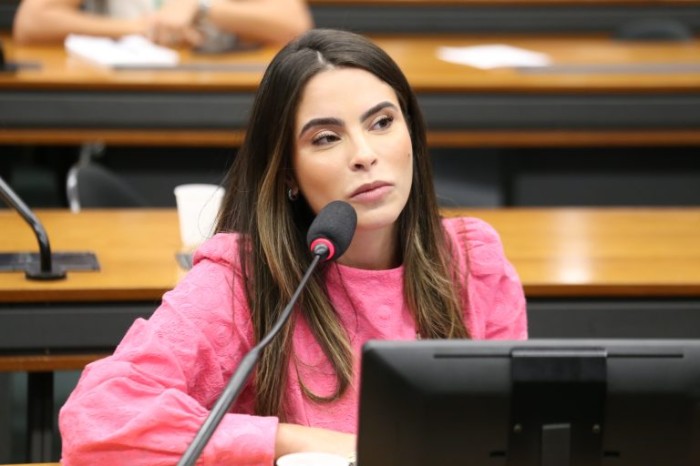 Yandra Moura: 