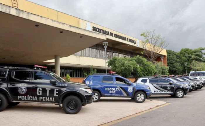 Foram entregues cinco Dusters, sendo duas para o sistema socioeducativo, três para a polícia penal e duas L200 Triton para o GTE - Foto: Vitória Soares/Governo do Tocantins