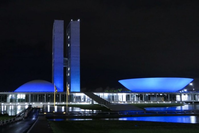 Iluminação lembra para importância da prevenção da doença - (Foto: Roque de Sá/Agência Senado)