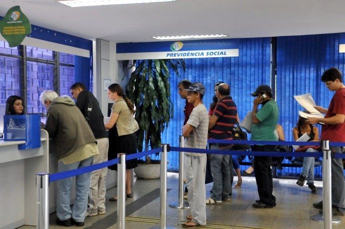 Serviço permite que segurado apresente prova de vida sem ir às agências bancárias ou do INSS - (Foto: Antonio Cruz/ABr - 20/05/2011)