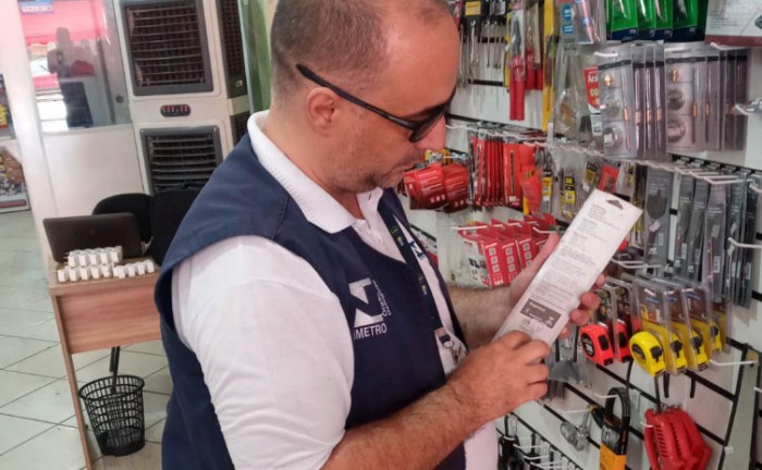 Equipe técnica da Qualidade Agência de Metrologia realiza verificação de produtos na região norte - Foto: Brenda Ramos/Governo do Tocantins