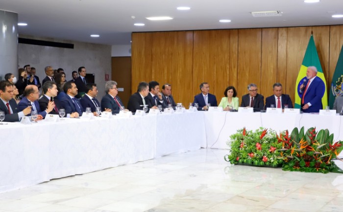 A solenidade foi acompanhada por diversos governadores, ministros, presidentes de bancos estatais, presidentes de empresas estaduais de saneamento, prefeitos e outras autoridades ligadas ao setor - Foto: Mariana Di Pietro/Governo do Tocantins