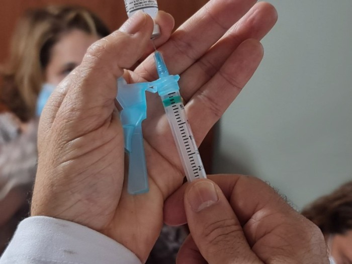 A imunização é feita na Sala de Vacina.