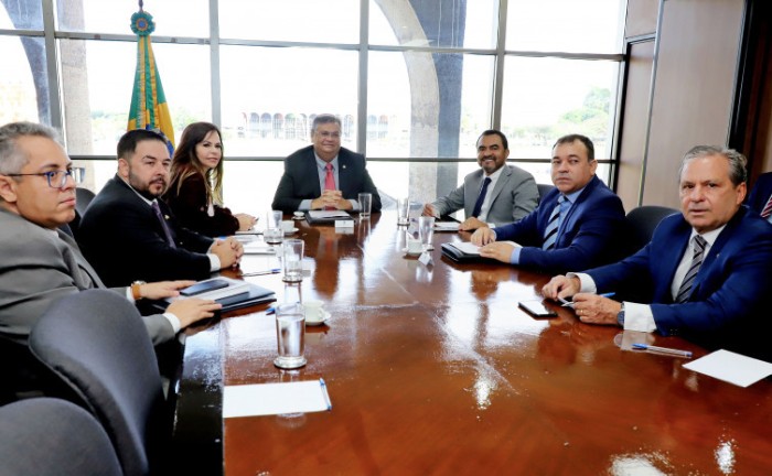 O governador Wanderlei Barbosa esteve em audiência com o Ministro da Justiça e Segurança Pública, Flávio Dino, para tratar de ações integradas e gestão dos convênios na área da segurança pública - Foto: Mariana Di Pietro/Governo do Tocantins