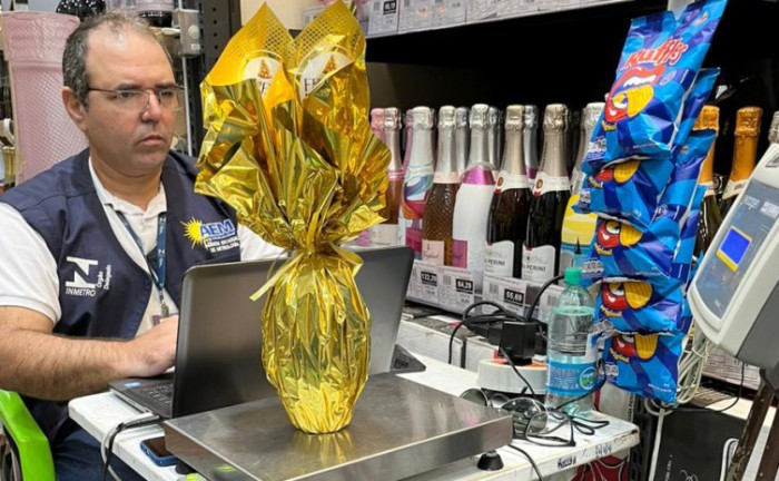 Periodicamente, a equipe técnica de Pré-Medidos verifica os produtos nos estabelecimentos comerciais - Foto: Brenda Ramos/Governo do Tocantins