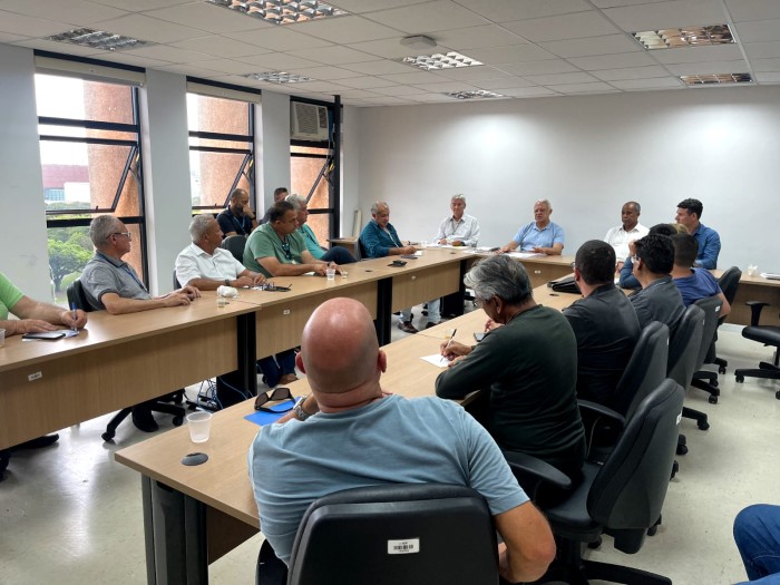 O secretário de Governo, José Humberto Pires de Araújo, se reuniu com os coordenadores dos polos do GDF Presente na tarde desta quinta-feira (13) | Foto: Segov