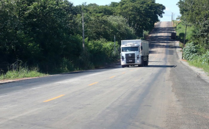 Para o alargamento da Avenida Goiás que dá acesso ao distrito de Gurupi foram investidos mais de R$ 3 milhões, por meio do Programa de Impulsionamento da Indústria, Comércio e Serviços - Foto: Aldemar Ribeiro/Governo do Tocantins