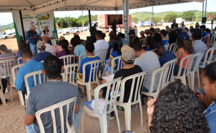 Dia de campo reuniu centenas de pessoas entre produtores, técnicos e estudantes - Foto: Delfino Miranda/Governo do Tocantins