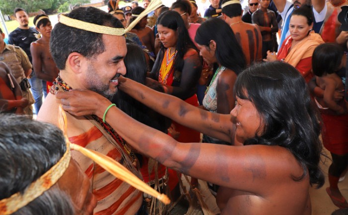 Governador Wanderlei Barbosa recebe o nome de Arpracti Ahkôhxêt durante cerimônia de batismo na aldeia Manoel Alves, do povo Krahô - Foto: Antonio Gonçalves/Governo do Tocantins