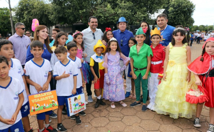 Em Colinas, Wanderlei Barbosa foi recepcionado pela comunidade na Avenida Tenente Siqueira Campos, local onde foi realizado desfile cívico - Foto: Esequias Araújo/Governo do Tocantins