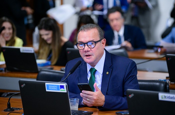 Wellington Fagundes relatou o projeto aprovado em caráter terminativo na Comissão de Educação - Pedro França/Agência Senado