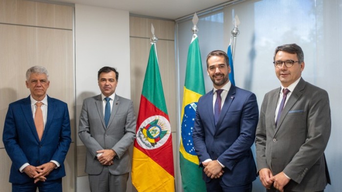 Comitiva do Rio Grande do Sul e diretores da Aneel discutiram sobre a construção da termoelétrica de Rio Grande -Foto: Maurício Tonetto/Secom
