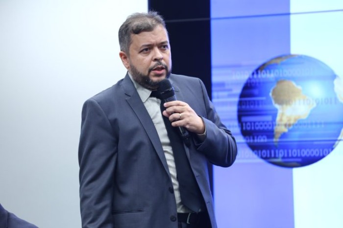 Para Cambui Júnior, a mudança da tributação da origem para o destino é urgente - (Foto: Vinicius Loures/Câmara dos Deputados)