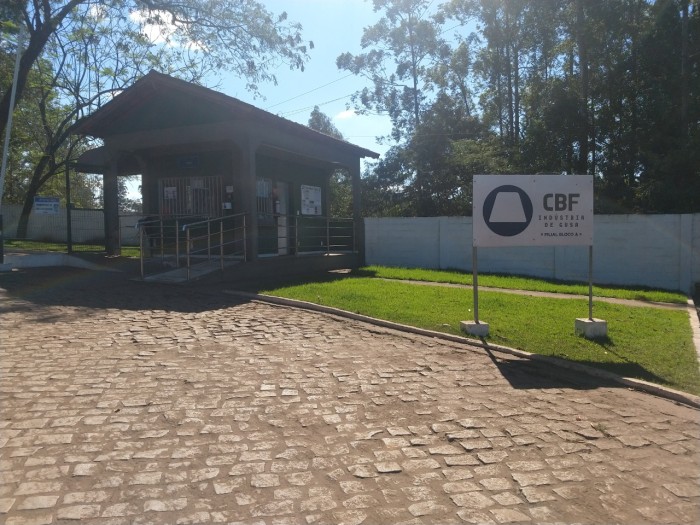 A capacidade produtiva da CBF é de 260 mil toneladas/ano.