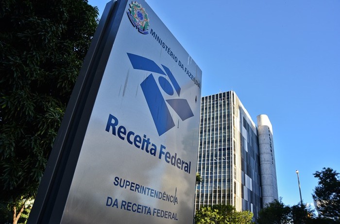 Para compensar a perda na arrecadação com o aumento da faixa de isenção, a MP determina a cobrança de Imposto de Renda sobre aplicações financeiras feitas no exterior - Foto: Pillar Pedreira/Agência Senado