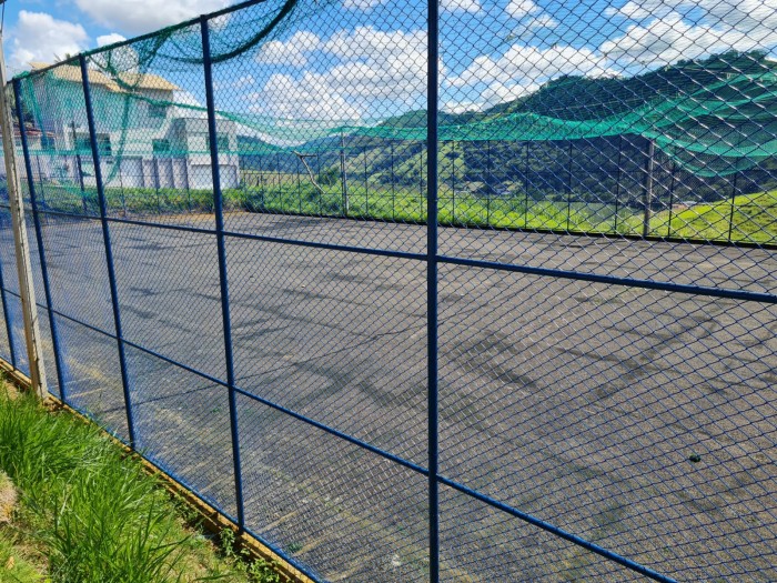 O local foi construído há mais de 10 anos e nunca recebeu reforma ou manutenção.