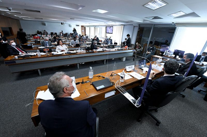 Segundo o ex-chanceler Ernesto Araújo, que depôs à CPI nesta terça, as decisões relacionadas ao combate à pandemia foram de responsabilidade do Ministério da Saúde