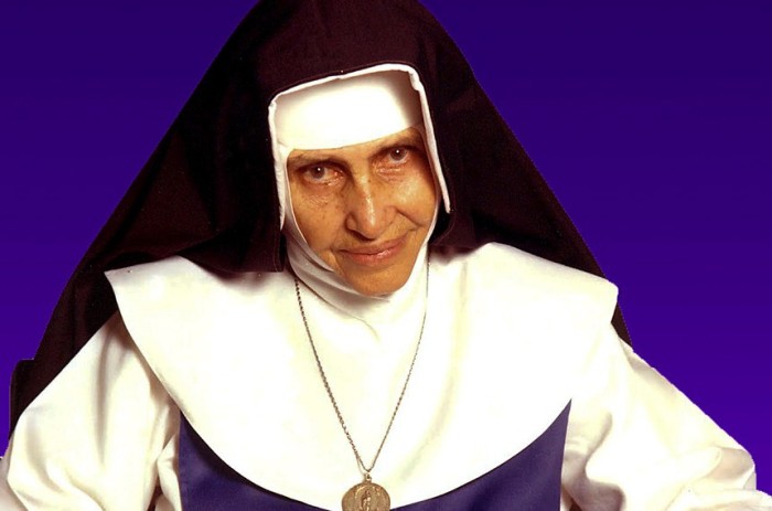 Em 2019 Irmã Dulce foi canonizada pela Igreja Católica e proclamada Santa Dulce dos Pobresa religiosa do século XX
