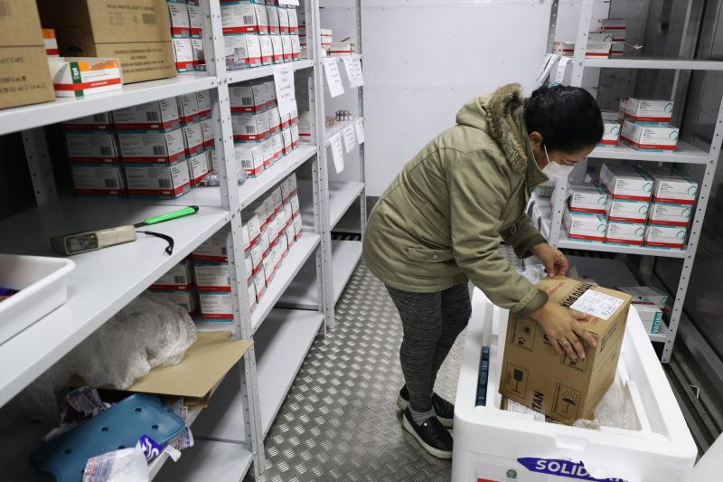 ministério da saúde envia 14. 800 vacinas coronavac