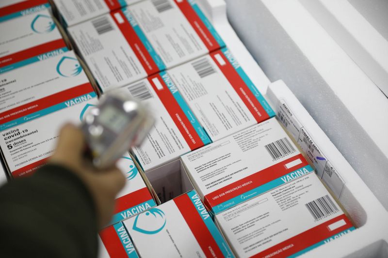 Governo do Amazonas recebe 64.700 novas doses de vacinas contra a Covid-19